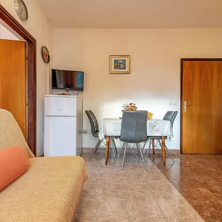 1 Bedroom Beautiful In *