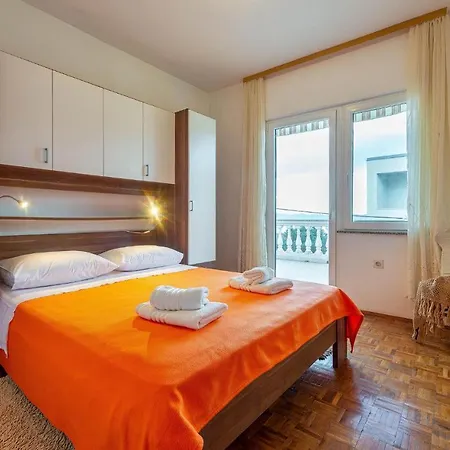 Apartment 1 Bedroom Beautiful In *