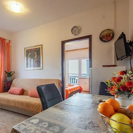 1 Bedroom Beautiful In Apartment