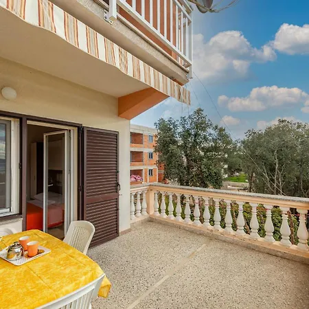 Apartment 1 Bedroom Beautiful In *